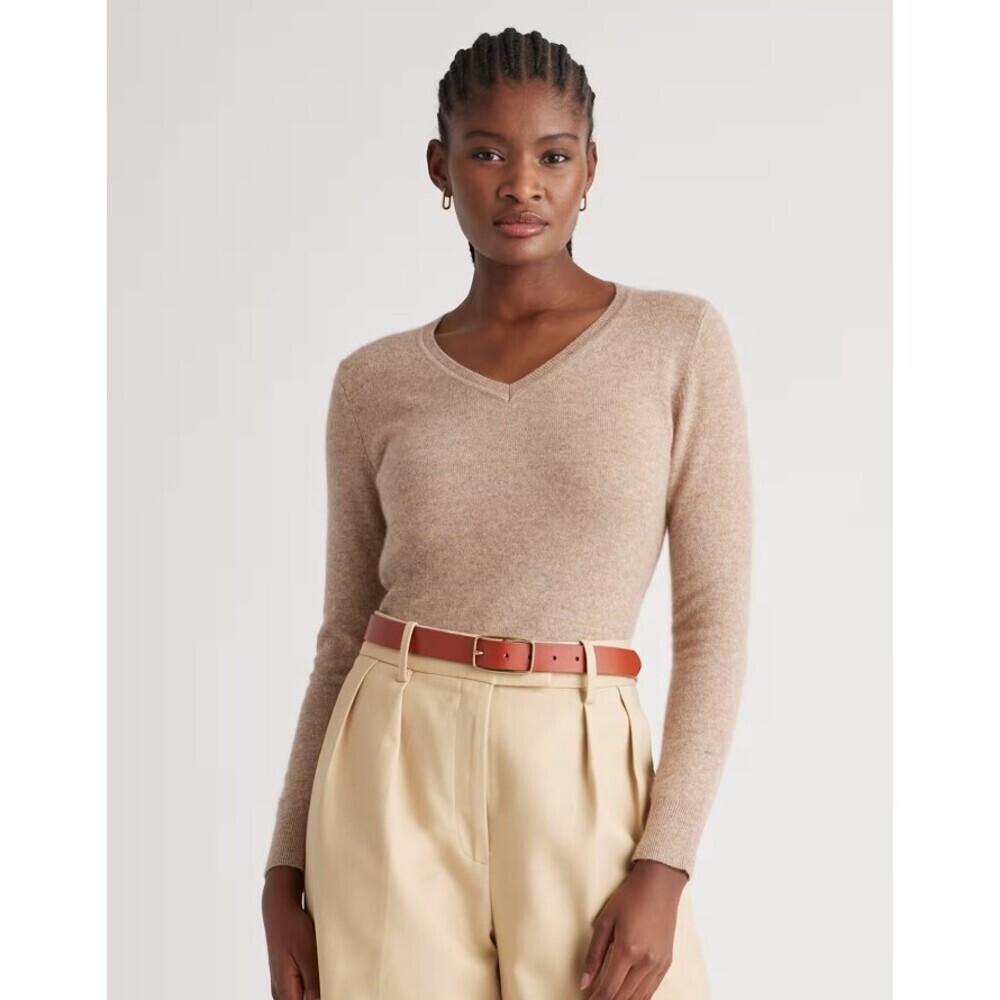Quince Mongolian Cashmere V-Neck Sweater in Oatmeal Size Medium